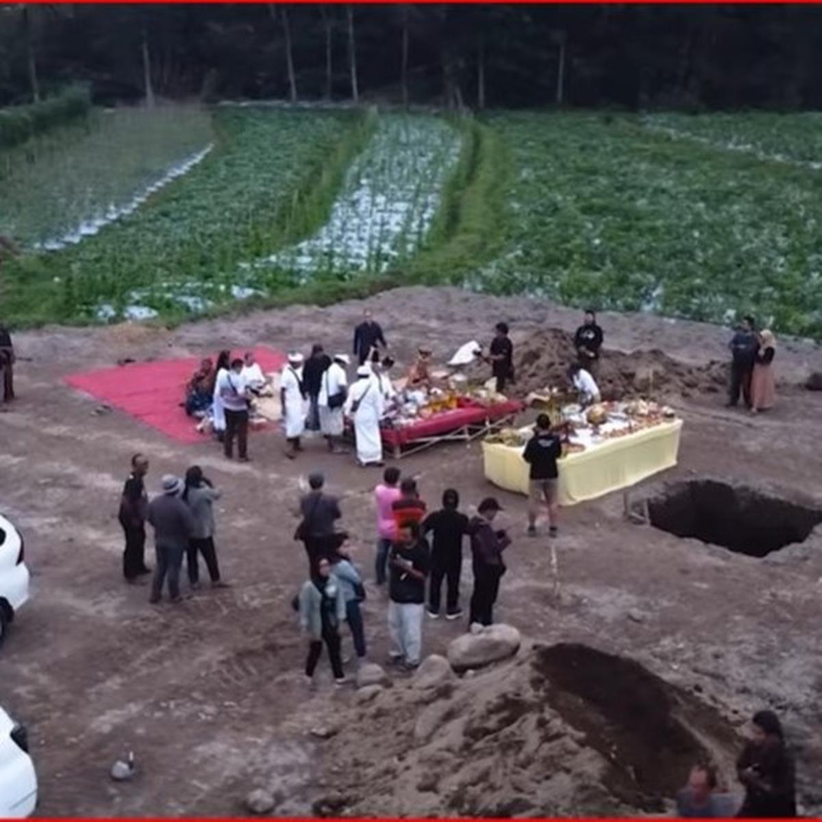 Proses pemindahan Candi Lumbung