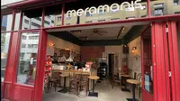 Meramanis, sebuah kedai kopi di Koln, Jerman, yang semua variannya menggunakan kopi yang diimpor dari Indonesia. (Bola.com/Benediktus Gerendo Pradigdo)