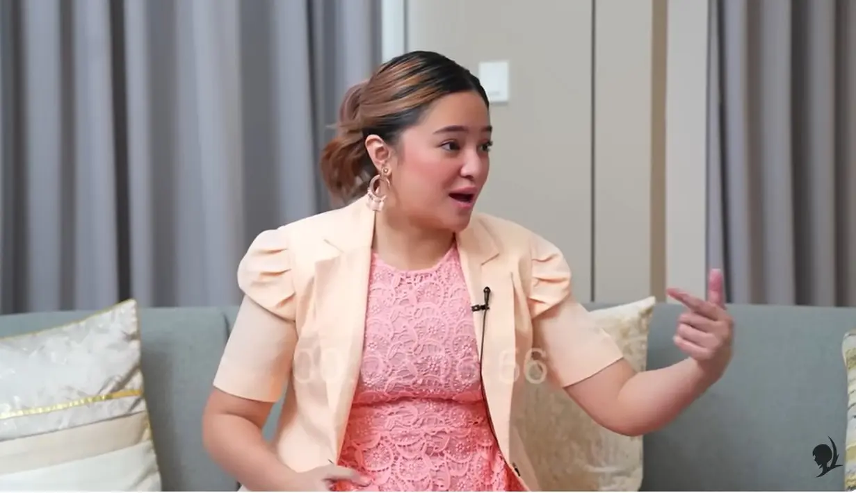 "Kan aku single nih, aku personally rasanya belum ready untuk ke relationship yang baru," kata bintang sinetron Adam dan Hawa ini. [Youtube/dr. Richard Lee, MARS]