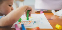 ilustrasi anak balita. Photo by Stephen Andrews on Unsplash