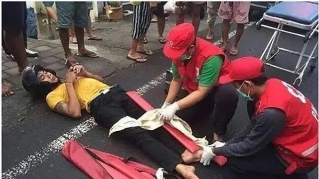 7 Potret Kocak Orang Lagi Santai dalam Perjalanan Ini Bikin Geleng Kepala
