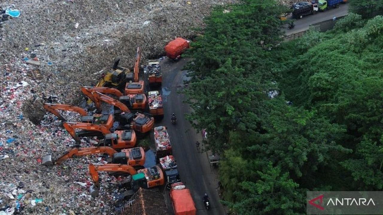 Krisis Bahan Bakar Lumpuhkan Operasional TPA Burangkeng Bekasi, Sampah Menumpuk