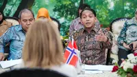 Menteri Kehutanan (Menhut) Raja Juli Antoni melakukan pertemuan bilateral dengan Duta besar Norwegia untuk Indonesia, Rut Kruger Giverin.