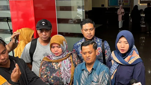 Mantan ART Erin Wartia dan tim kuasa hukum. (M Altaf Jauhar/ Liputan6.com)