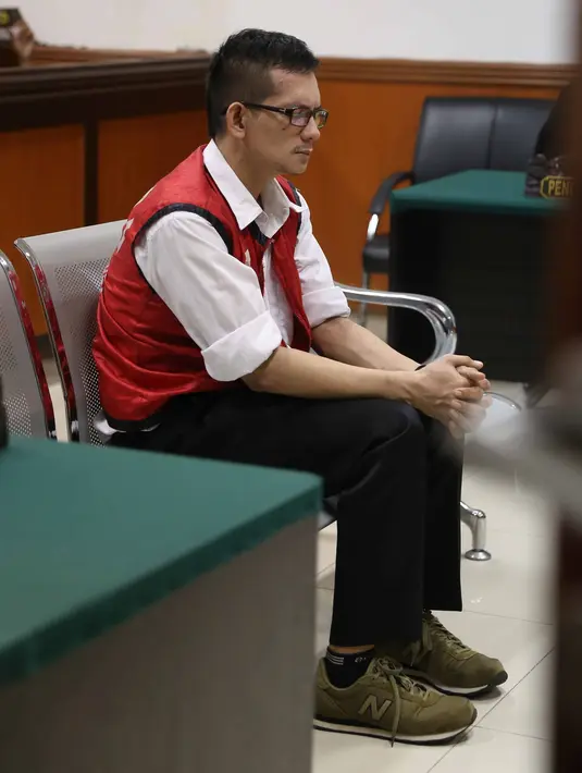 Jupiter melaui kuasa hukumnya Fransisca Indrasari, mengaku puas dan bersyukur dengan keputusan tersebut. Meski tidak direhabilitasi, ia siap menjalani hukuman dalam balik jeruji besi di Salemba. (Nurwahyunan/Bintang.com)