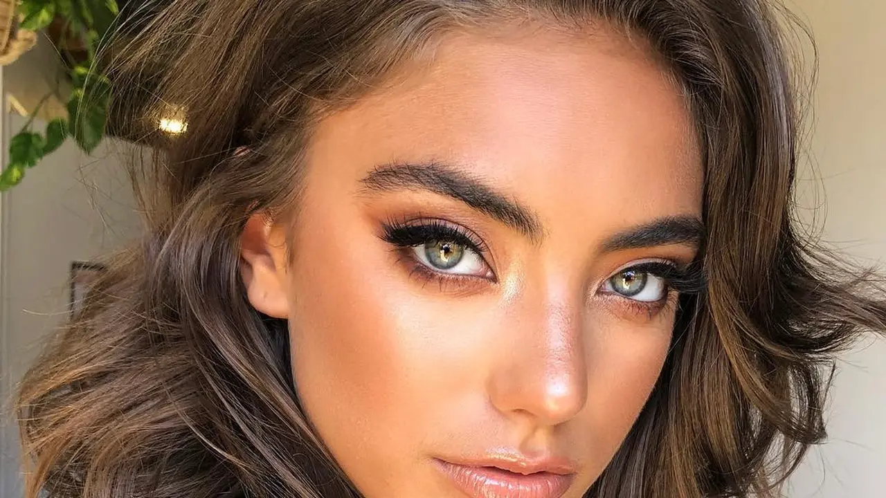 Ilustrasi makeup - bronzer
