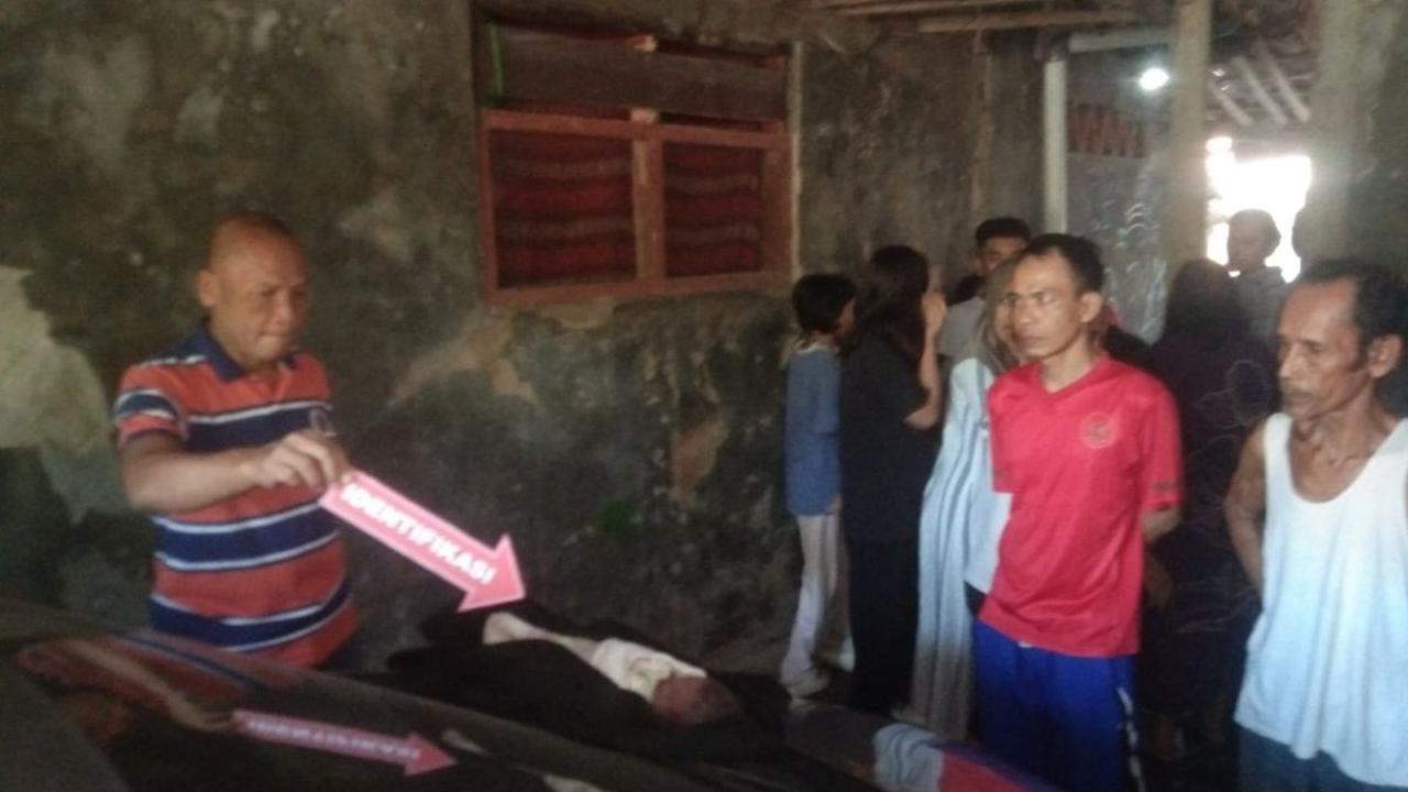 "Pihak puskesmas melapor ke kami bahwa ada yang baru melahirkan. Kami kemudian melakukan penyelidikan," kata Denden.