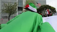 Aliansi Mahasiswa Islam Jakarta Solidaritas Untuk Palestina, melakukan unjuk rasa di depan Kedutaan Amerika, Jakarta, Rabu (12/5/2021). Mereka mendesak AS menghentikan kekerasan Israel terhadap warga Palestina, terkait serangan ke warga sipil di Kompleks Masjid Al Aqsa (Liputan6.com/Herman Zakharia)