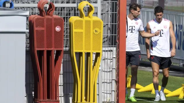 Foto: Hijrah ke Barcelona, Robert Lewandowski Pamitan dengan Pemain Bayern Munchen