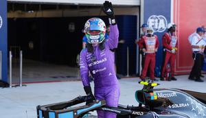 Pembalap Mercedes asal Italia, Kimi Antonelli, bereaksi setelah sesi kualifikasi untuk balapan mobil F1 GP Miami, Sabtu, 2 Mei 2026, di Miami Gardens, Florida. (Foto AP/Rebecca Blackwell)
