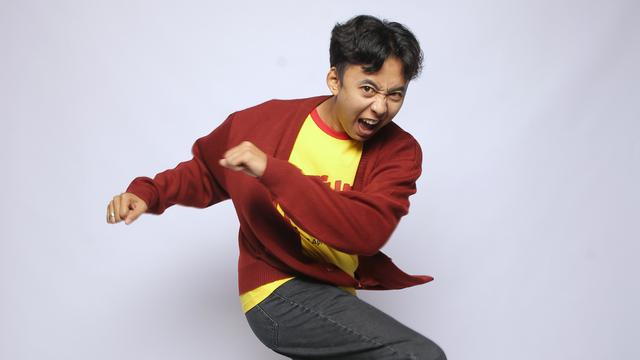 Eksklusif Fajar Nugra, Lebih Takut Dihantui Pocong Atau Dikejar Tagihan Pinjol?