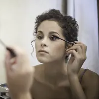 Inilah kebiasaan yang akan berakibat fatal untuk wajah kamu. (Foto: cdn.skim.gs)