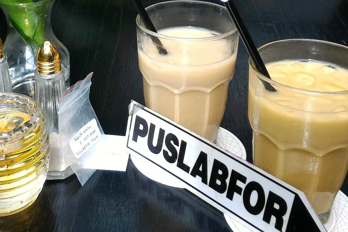 Uji coba es kopi Vietnam dicampur racun sianida