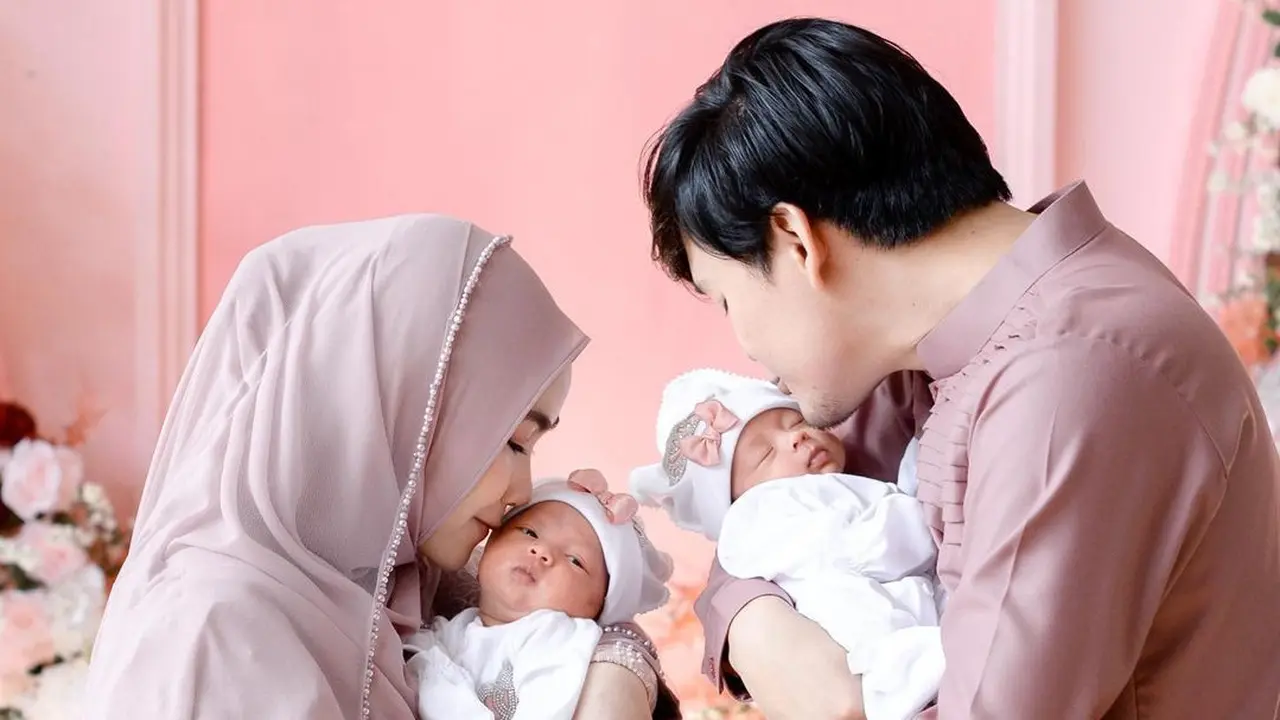 Acara Akikah Anak Kembar Anisa Rahma yang Curi Perhatian