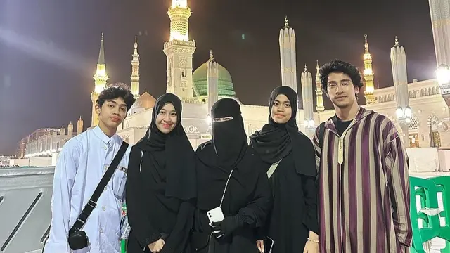 Ummi Pipik ajak keluarga kecil umrah