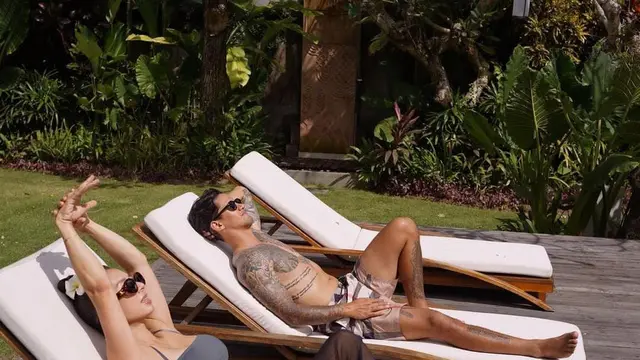 Jennifer dan Irfan Bachdim terlihat mesra