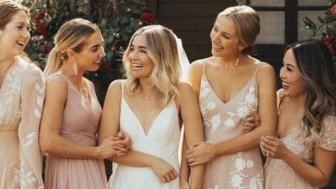 7 Model Baju Bridesmaid yang Elegan untuk Tampil Memukau di Momen Spesial
