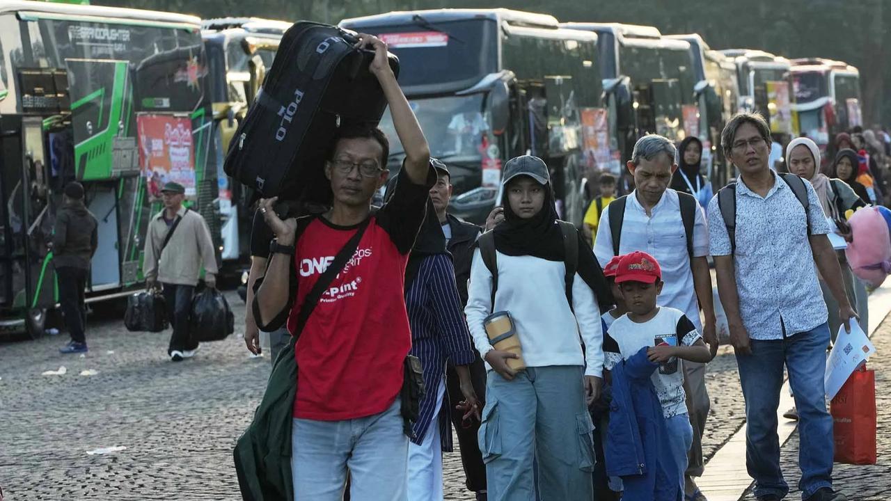 FOTO: Ribuan Warga Ikuti Mudik Gratis Pemprov DKI Jakarta