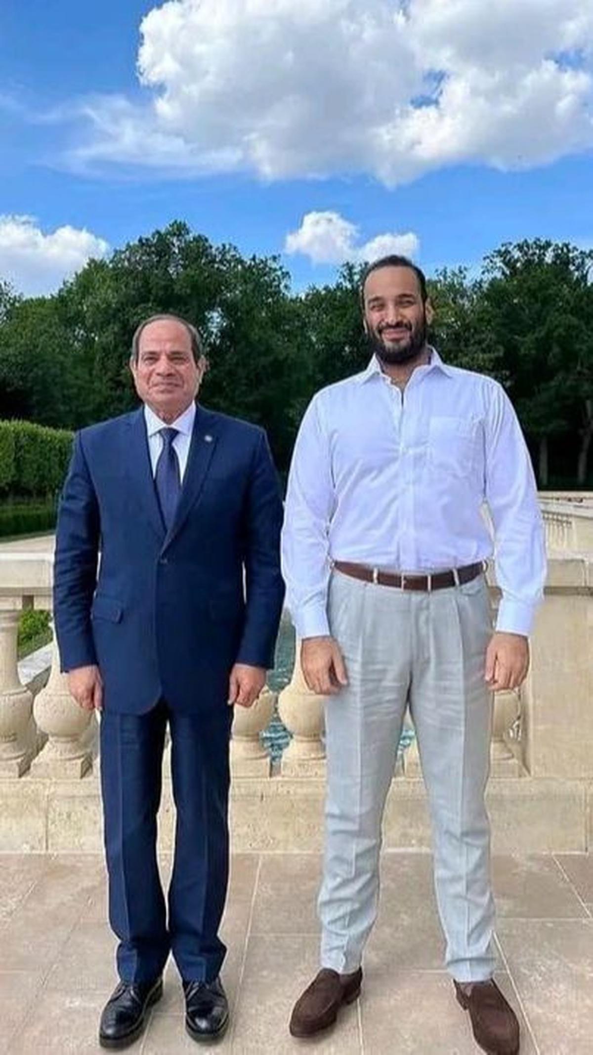 MBS bersama Presiden Mesir, Abdel Fattah Al-Sisi saat bertemu di Prancis bulan Juni 2023.

Sumber: Facebook/HRH mohammed bin Salman al Saudi