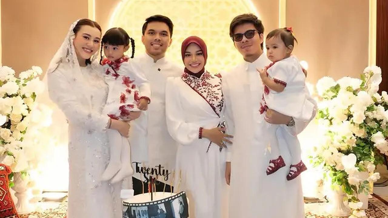 Potret Aaliyah Massaid Tampil Anggun dalam Balutan Gamis Putih di Momen Tasyakuran 4 Bulan Kehamilan