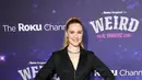 Evan Rachel Wood berpose sambil tersenyum saat menghadiri pemutaran perdana film "Weird: The Al Yankovic Story" di Alamo Drafthouse Cinema Downtown Brooklyn di New York pada Selasa, 1 November 2022. Wanita 35 tahun itu tampak gothic chic dalam balutan long dress bergaris yang dipadukan dengan high heels hitam. (Theo Wargo/Getty Images/AFP)