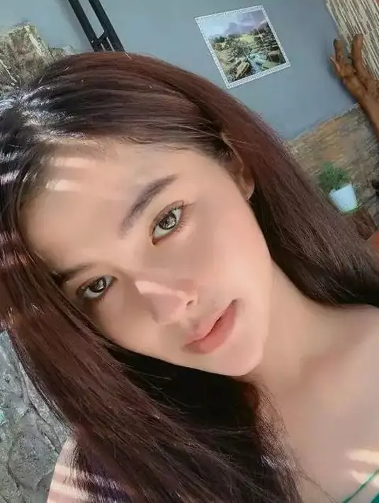 Di sisi lain Bella Bonita juga tampak cantik meski tanpa polesan makeup. [Instagram @bellabonita_r.a]