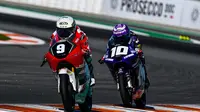 Veda Ega Pratama saat mengikuti seri terakhir JuniorGP 2025 di Sirkuit Ricardo Tormo, Valencia, Spanyol, 22-23 November. (Astra Honda Racing Team)