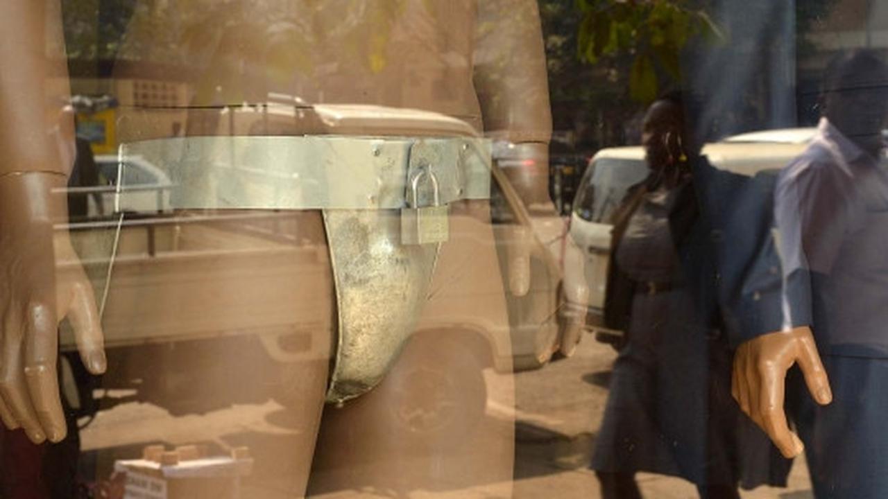 Kenya jual celana dalam bergembok besi untuk lindungi pria