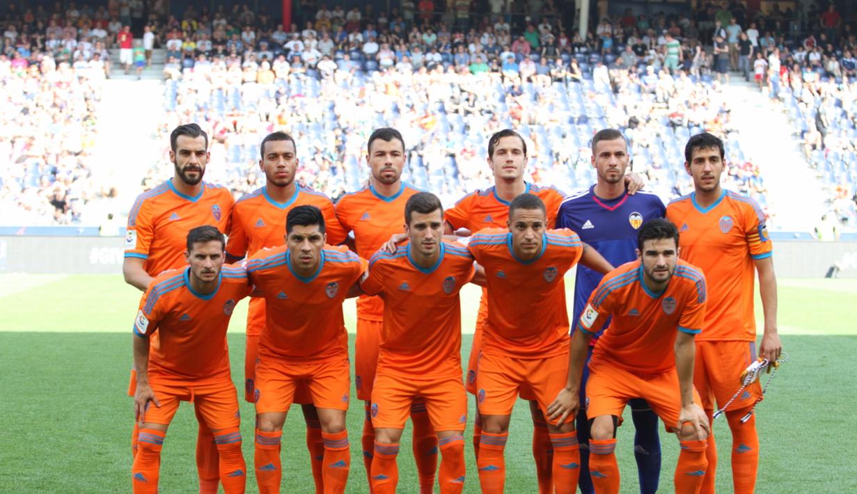 KURANG BERUNTUNG – Skuad Valencia kalah adu penalti di babak final turnamen Audi Quattro Cup di Stadion Red Bull Arena, Sabtu (11/7). (Bola.com/Reza Khomaini)