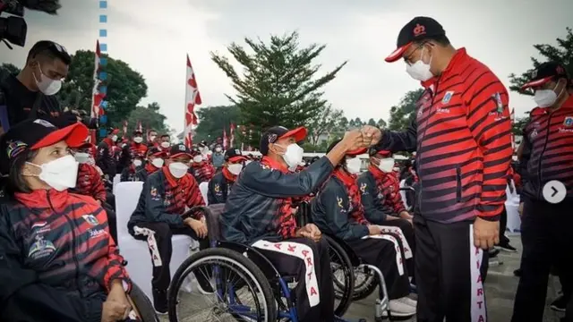 Anies Baswedan lepas kontingen paralimpik DKI Jakarta ikut Peparnas Papua