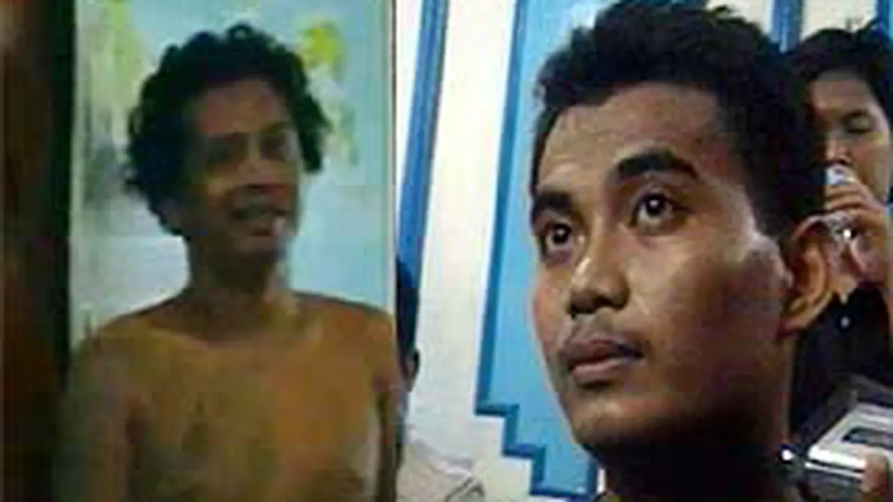 010207dposo].jpg