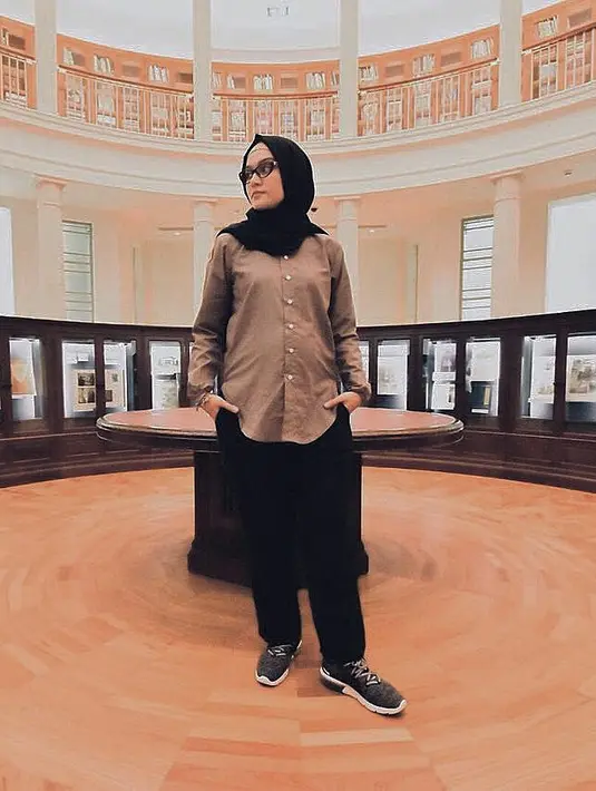 (Instagram/zeezeeshahab)