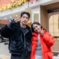 Bukan jadi liburan biasa, kali ini Nagita Slavina bertemu dengan aktor Korea Selatan. Dalam beberapa potret yang diunggah, ia terlihat foto bareng dengan aktor Lee Chan Hyeong. [@raffinagita1717]