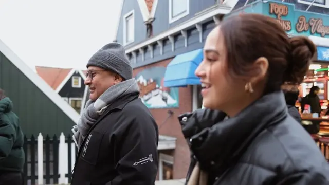 Potret Liburan Syifa Hadju dengan Rekan dan Keluarga El Rumi (credit: https://www.instagram.com/syifahadju/).