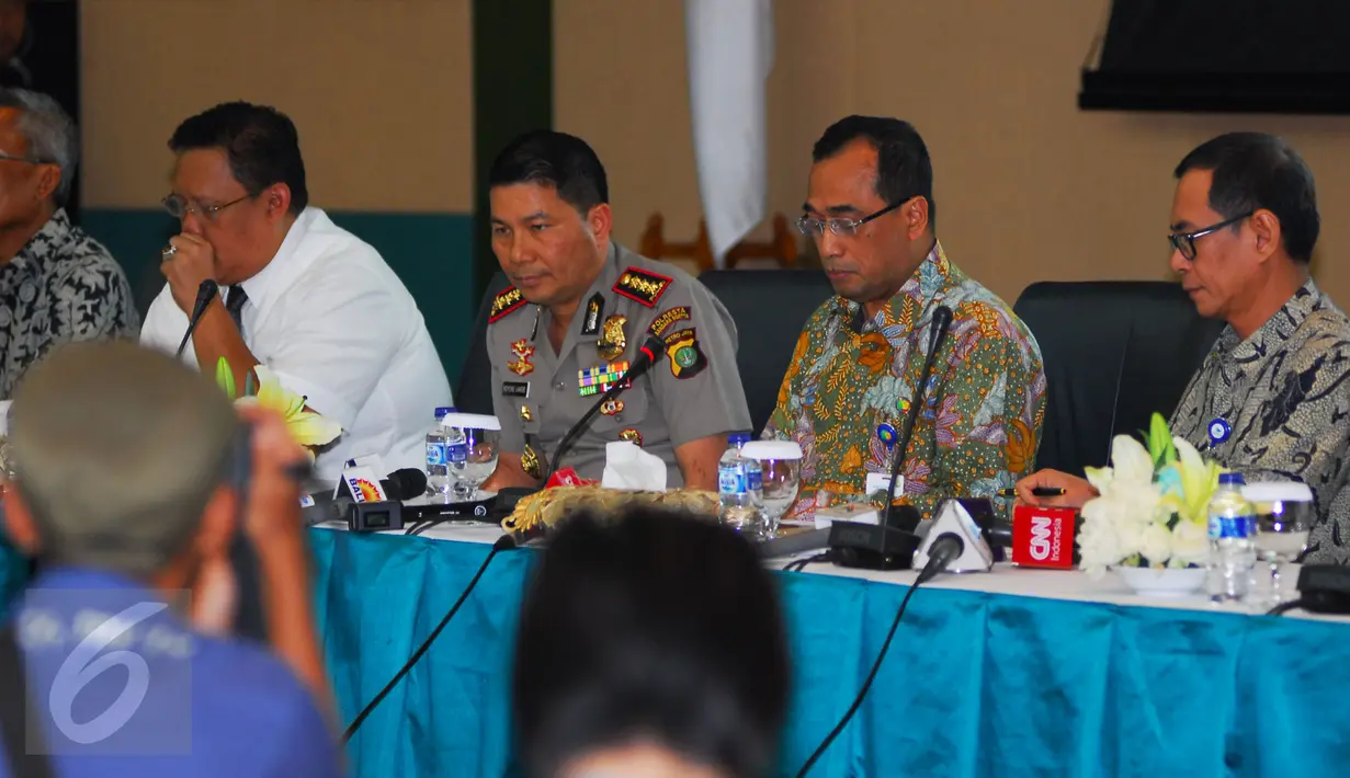PT Angkasa Pura II menggelar konferensi pers terkait penanganan bagasi, Banten, Rabu (6/1/2016). PT Angkasa Pura II akan menambah CCTV sebanyak 30 persen dan bekerjasama dengan kepolisian dan pihak maskapai. (Liputan6.com/Faisal R Syam)