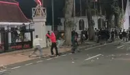Demo di Grahadi Surabaya Ricuh, Sejumlah Orang Diamankan