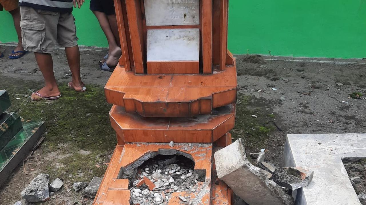 Teror Perusakan Nisan Bersalib di Bantul