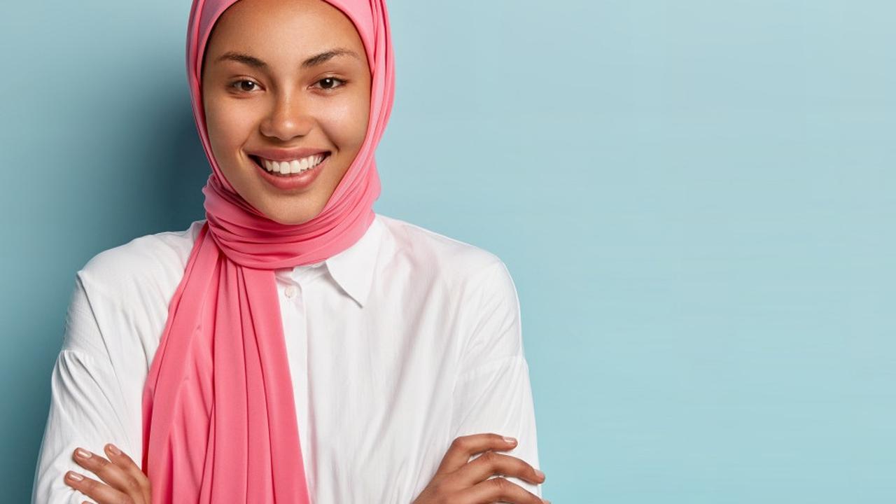 9 Rekomendasi Warna Hijab untuk Lebaran Haji 2025 bagi Kulit Sawo Matang, Look Cerah dan Adem