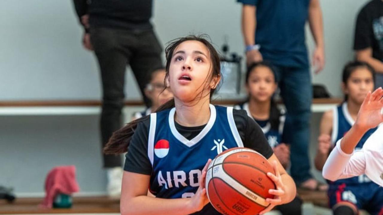 7 Potret Mikhayla Bakrie Main Basket, Paras Cantiknya Disebut Duplikat Nia Ramadhani