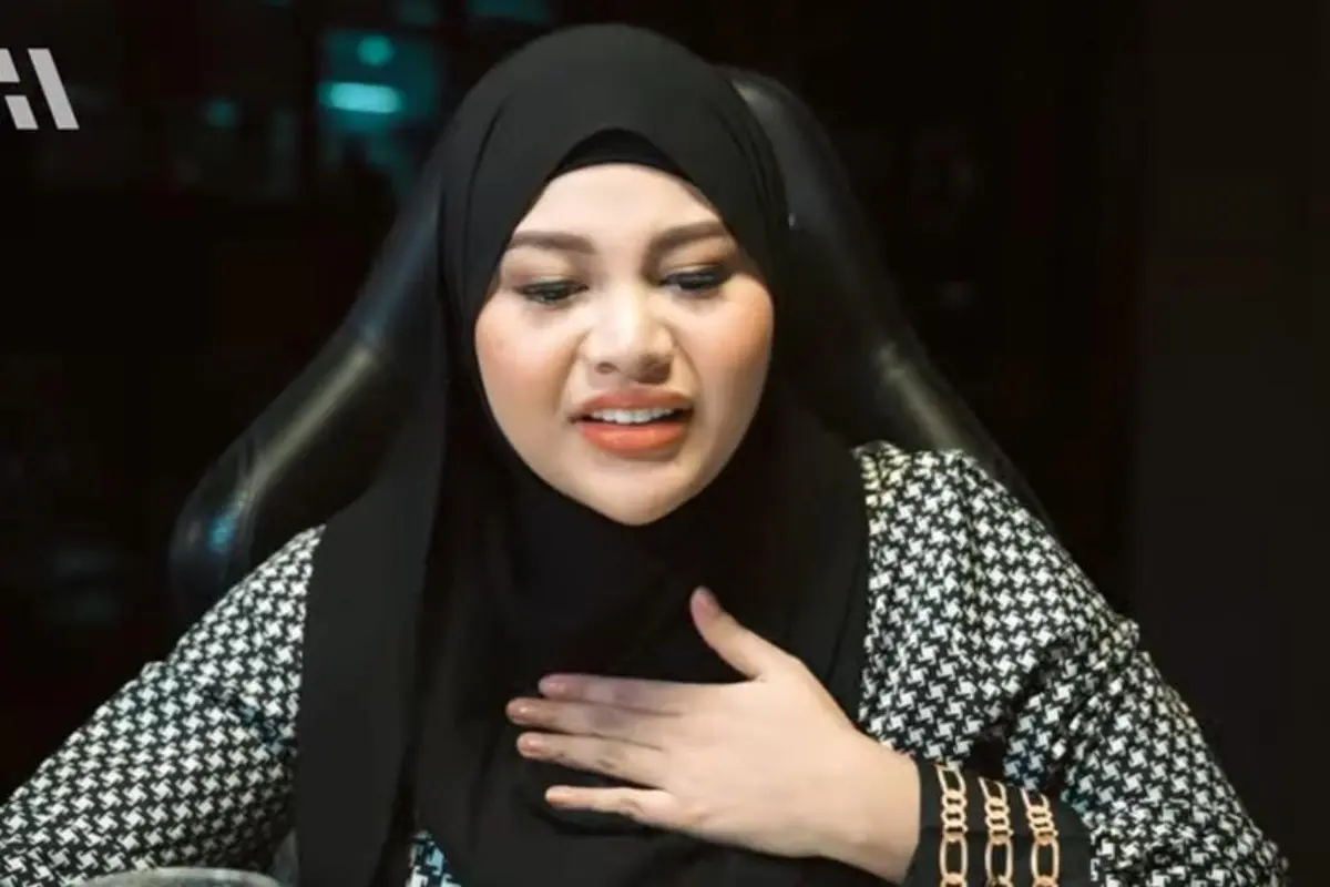 Ekspresi Aurel Hermansyah ketakutan makan di tempat tinggi