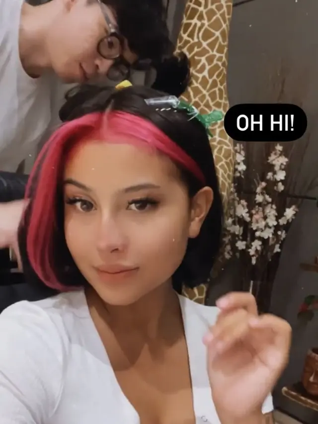 Potret Awkarin Dengan Warna Rambut Baru. (Sumber: Instagram/awkarin)