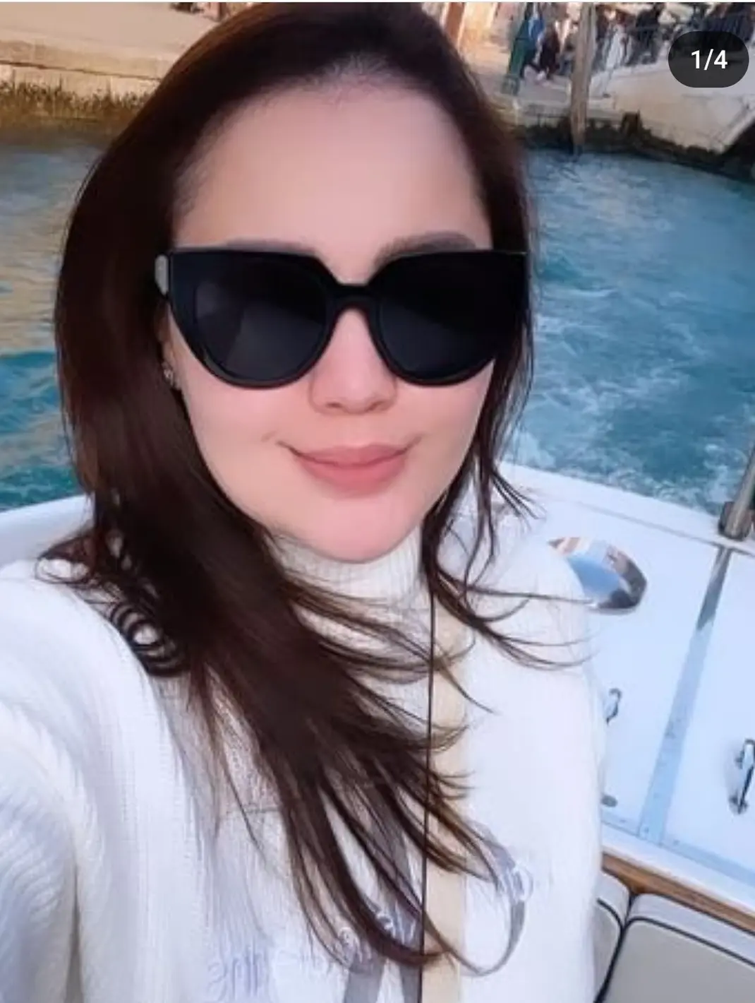 Gaya Jennifer Dunn Pakai Kacamata Ini Kece Badai, Jadi Wanita Sosialita