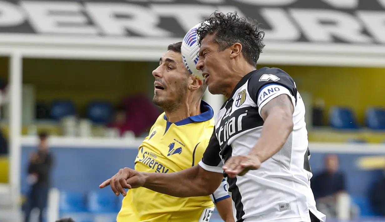 10. Lagi-lagi nama pemain dari Hellas Verona ada di posisi sepuluh dari pemain paling aktif berlari yaitu, Davide Faraoni (kanan) yang menorehkan waktu 1.535 menit bermain dan rata-rata berlari 11,173 km. (Foto: AP/LaPresse/Alessandro Castaldi)