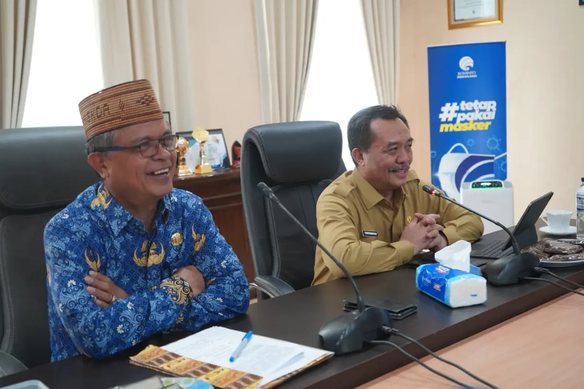 Kepala BSKDN Yusharto Huntoyungo (kanan) saat rapat koordinasi di Bone Bolango. (Istimewa)