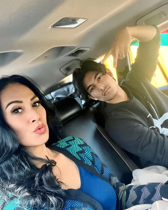 Ibu dan anak seperti kakak dan adik, 6 potret Diah Permatasari dan si bungsu Marciano Nicholas