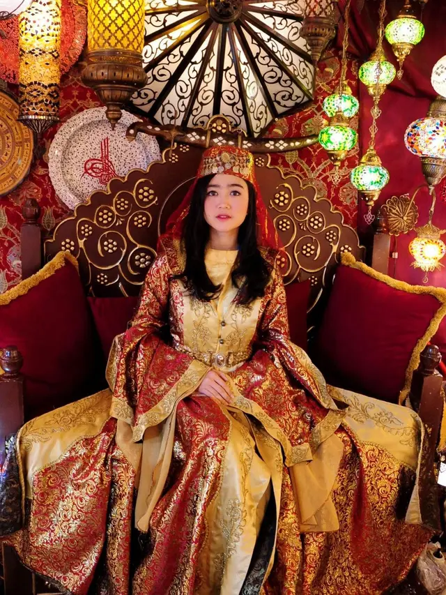 Gaya Febby Rastanty Pakai Kostum Khas Turki, Vibesnya Bak Putri Kerajaan