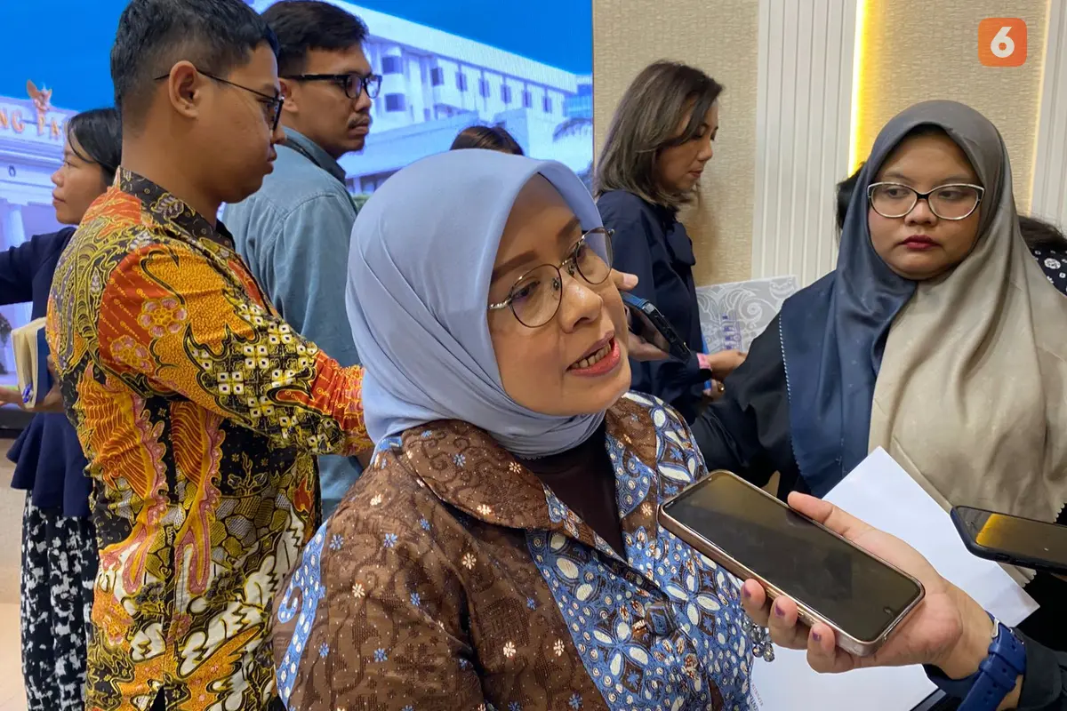 Pelaksana Tugas Direktur Perlindungan WNI Kemlu RI Heni Hamidah pada Rabu (8/4/2026) di Jakarta, mengatakan bahwa pemerintah Indonesia terus melakukan pemantauan secara intensif terhadap WNI di Timur Tengah. (Dok. Liputan6.com/Teddy Tri Setio Berty)