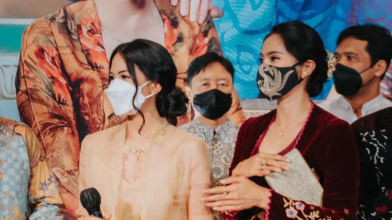 Diadaptasi dari Serial TV Lawas, Ini 6 Potret Gala Premiere Film Losmen Bu Broto