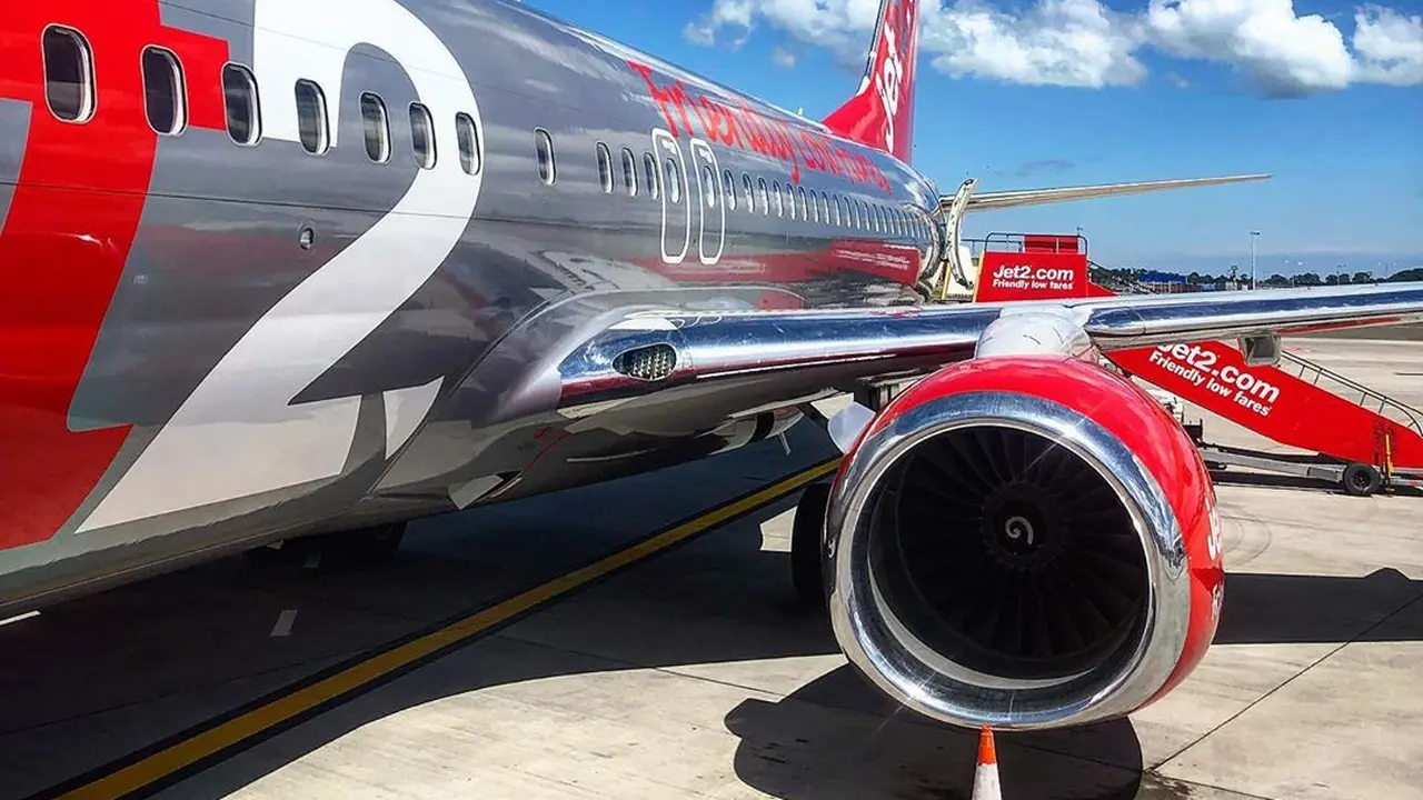 Maskapai Jet2.com.