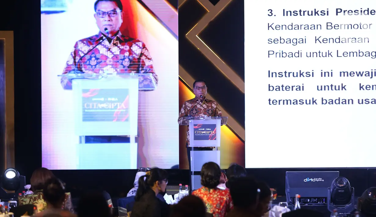<p>Moeldoko mengatakan ada empat isu terkait kendaraan listrik yang harus diselesaikan oleh berbagai pihak, baik pemerintah maupun swasta, atau pelaku industri otomotif Tanah Air. (Liputan6.com/Angga Yuniar)</p>